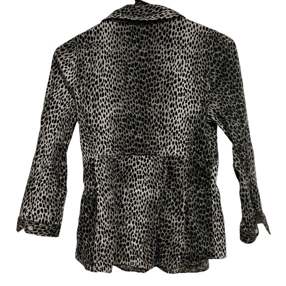 New York & Company Quarter Length Button Up Animal Print Shirt Size XS - Picture 2 of 4